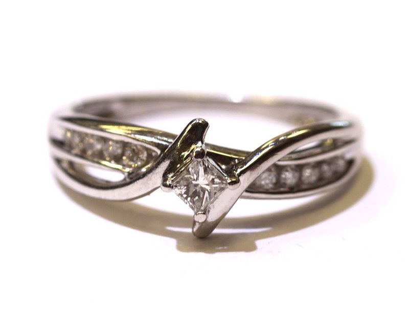 10k white gold .24ct princess natural diamond promise ring 2.5g estate vintage