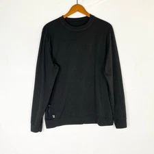 VUORI Men's Ponto Performance Crew in Black Heather Zip Pocket Reflective Logo