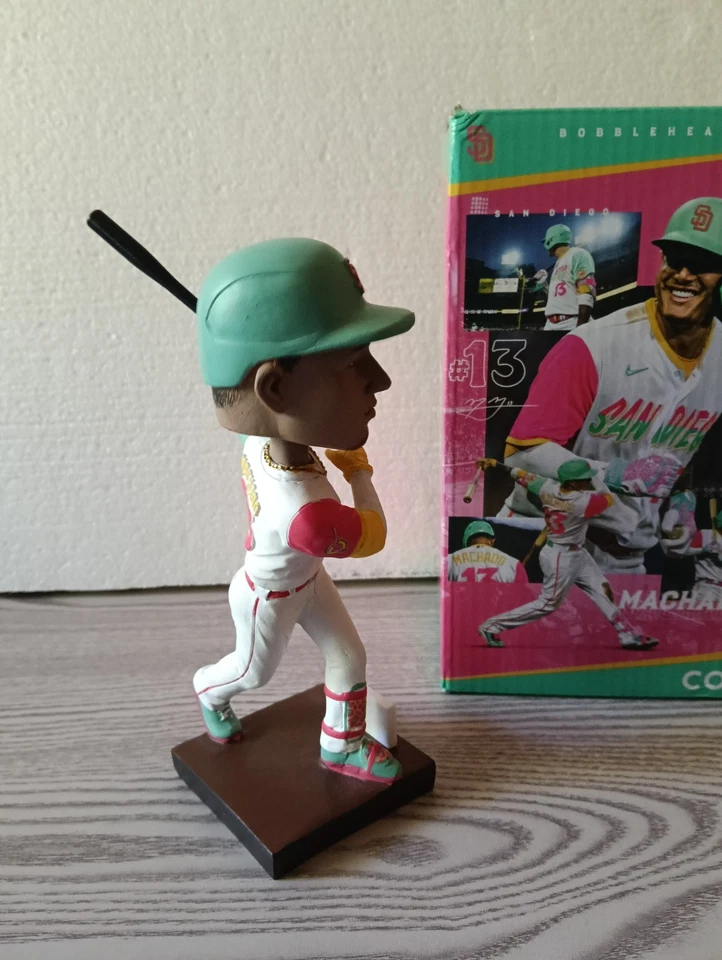 Bobblehead de béisbol City Connect MLB de los Padres de San Diego Manny Machado #13 2023 nuevo en caja Foto 2 de 4
