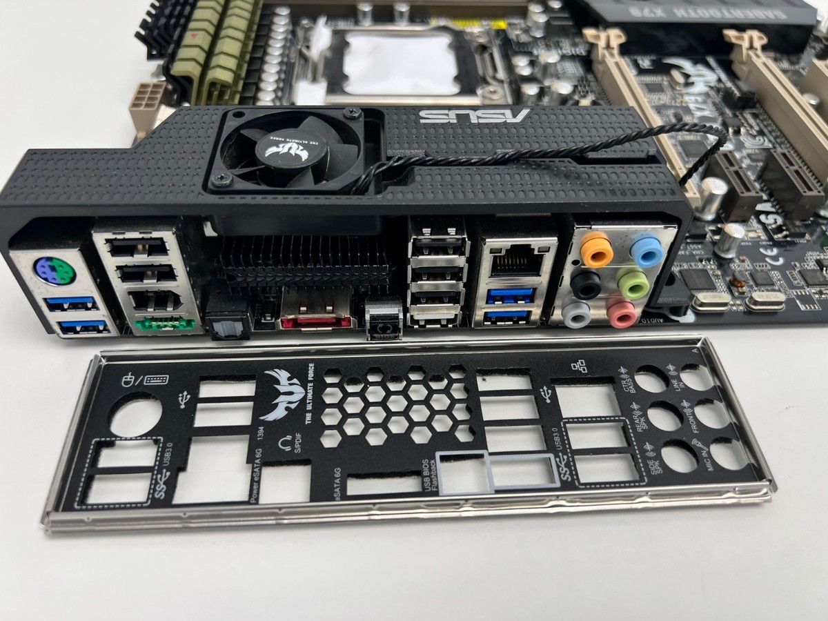 ASUS SABERTOOTH X79 Motherboard Chipset Intel X79 LGA2011 DDR3