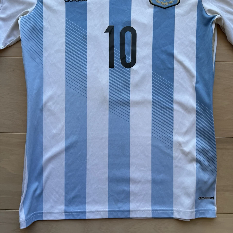Camiseta Argentino Messi média multicolorida Adidas campeões da Copa do Mundo de Futebol - Imagem 4 de 4