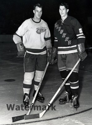 1951 Red Wings Gordie Howe NY Rangers Vic Howe Black & White 8 X 10 Photo Pic