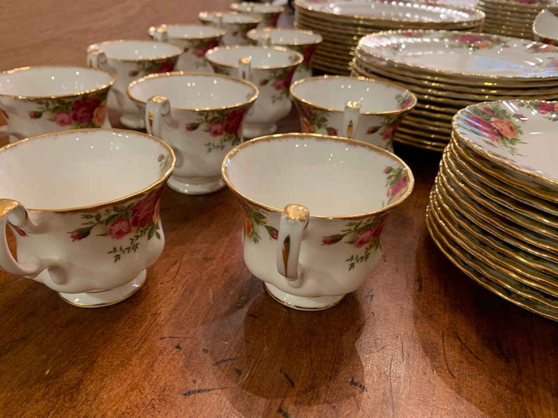 Royal Albert " Old Country Roses " china set service for 12 + gold
