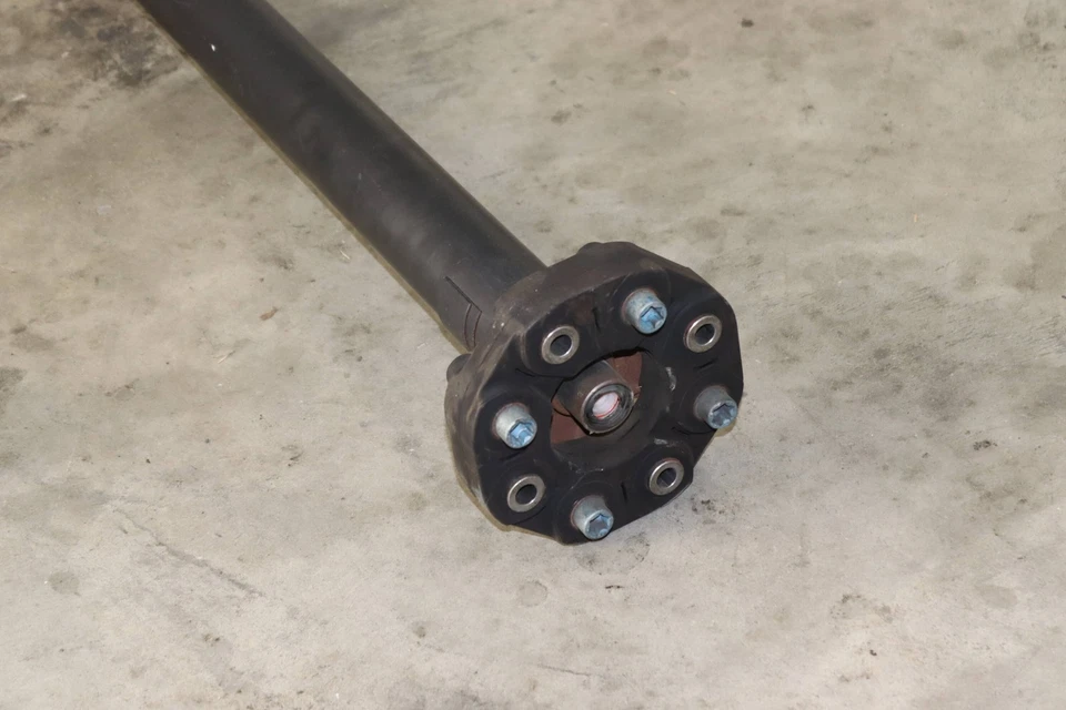 Mercedes-Benz C63 AMG 2017-2021 4,0 L - eje de transmisión trasero/eje de hélice Foto 4 de 4