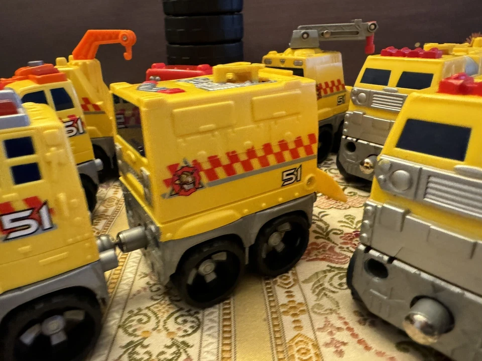 Matchbox Magna Wheels City Saver Mission Toys R Us Exclusive 2003 Partial Set - Image 3 of 4