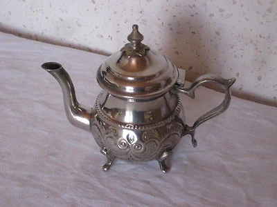 Ancienne Théière en métal  - Photo 1/4