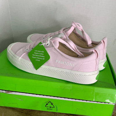 Cariuma oca pantone low top sneakers canvas pale lilac skater