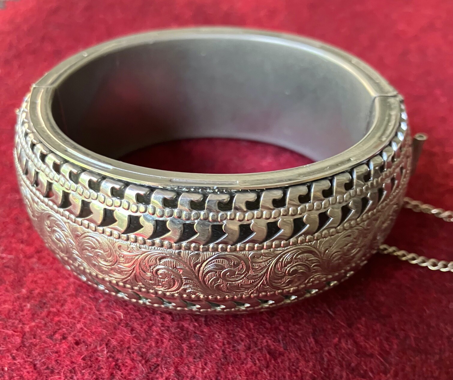 Gorgeous, Vintage & Solid Hinged Clamp Bangle Bra… - image 5