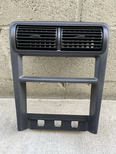 99-04 FORD MUSTANG CENTER DASH OEM VENTS VENT BEZEL CD PLAYER HEATER CONTROL OEM