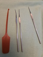 Lot Of 4 Small Crochet Hooks 3 Loreal Hooks 1...