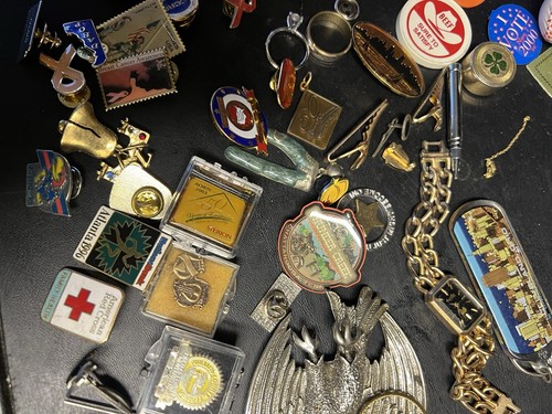 Vintage Schmuckkästchen gefüllt mit Modeschmuck Konvolut Pins Clips Vintage 150 plus - Bild 11 von 11