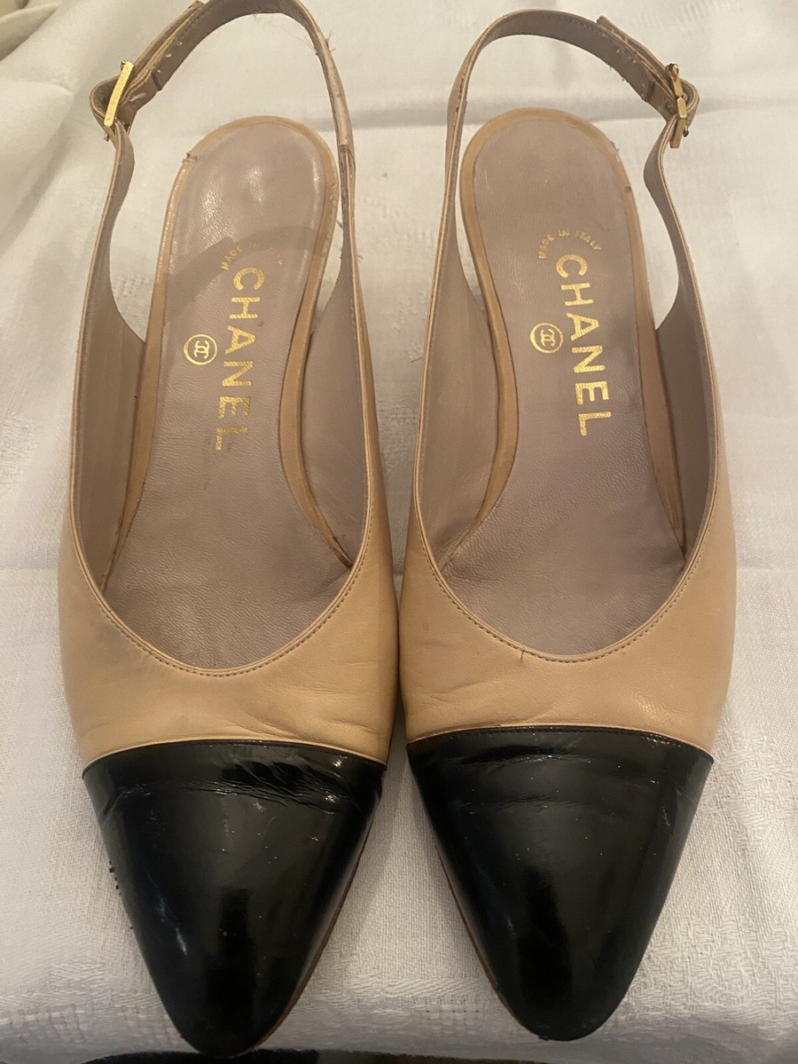 CHANEL　　VINTAGE　made in ITALY Vintage Authentic Chanel Cream+Black Slingback Heels Pumps