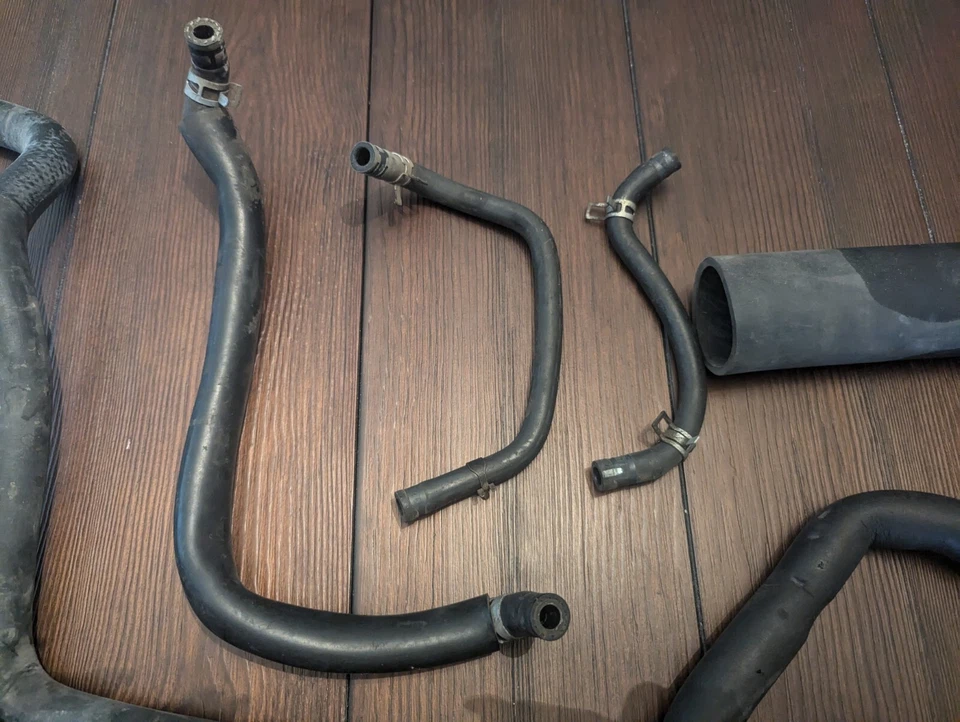 Paquete de cubierta térmica y abrazadera de manguera de refrigerante de radiador Toyota MR2 Spyder usado Foto 4 de 4