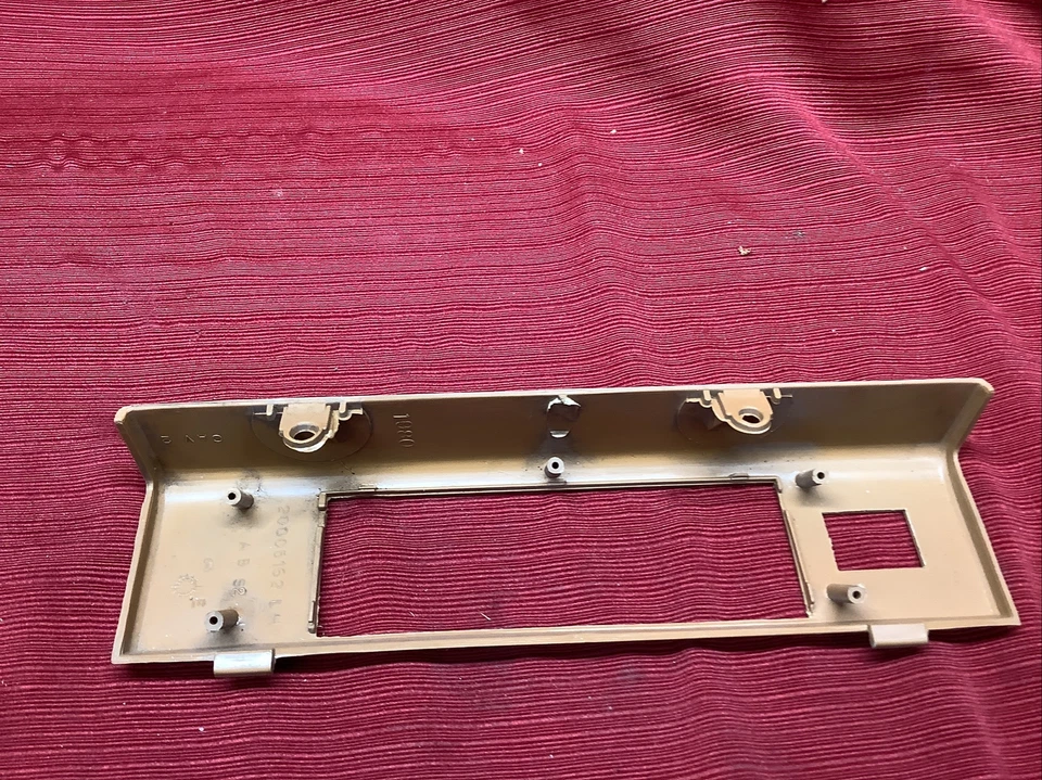 NUEVO 1977-1978 OLDSMOBILE 98 DERECHA PUERTA DELANTERA REPOSABRAZOS ACABADO CUBIERTA Foto 3 de 4