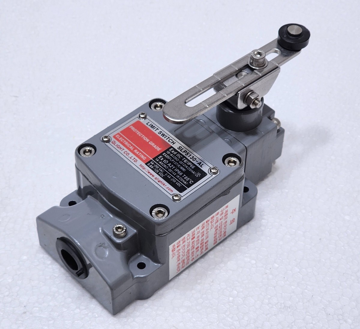 おもちゃ SwitchLitd SV8 Series Illuminated, Short Body Anti-Vandal Switch - E-Switch