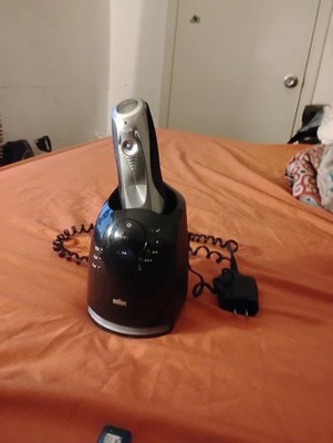 Braun Series 7 Electric Shaver Type 5696 With Station Cleaner & Charger