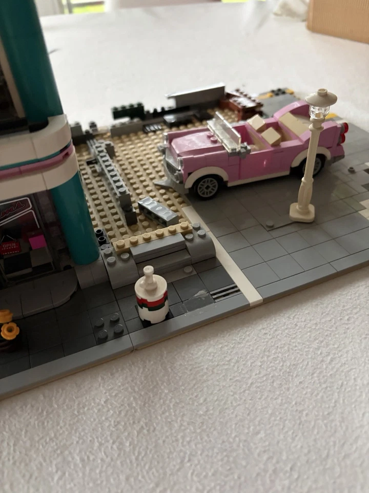 LEGO Modular Buildings 10260 Downtown Diner, foto 3 di 5