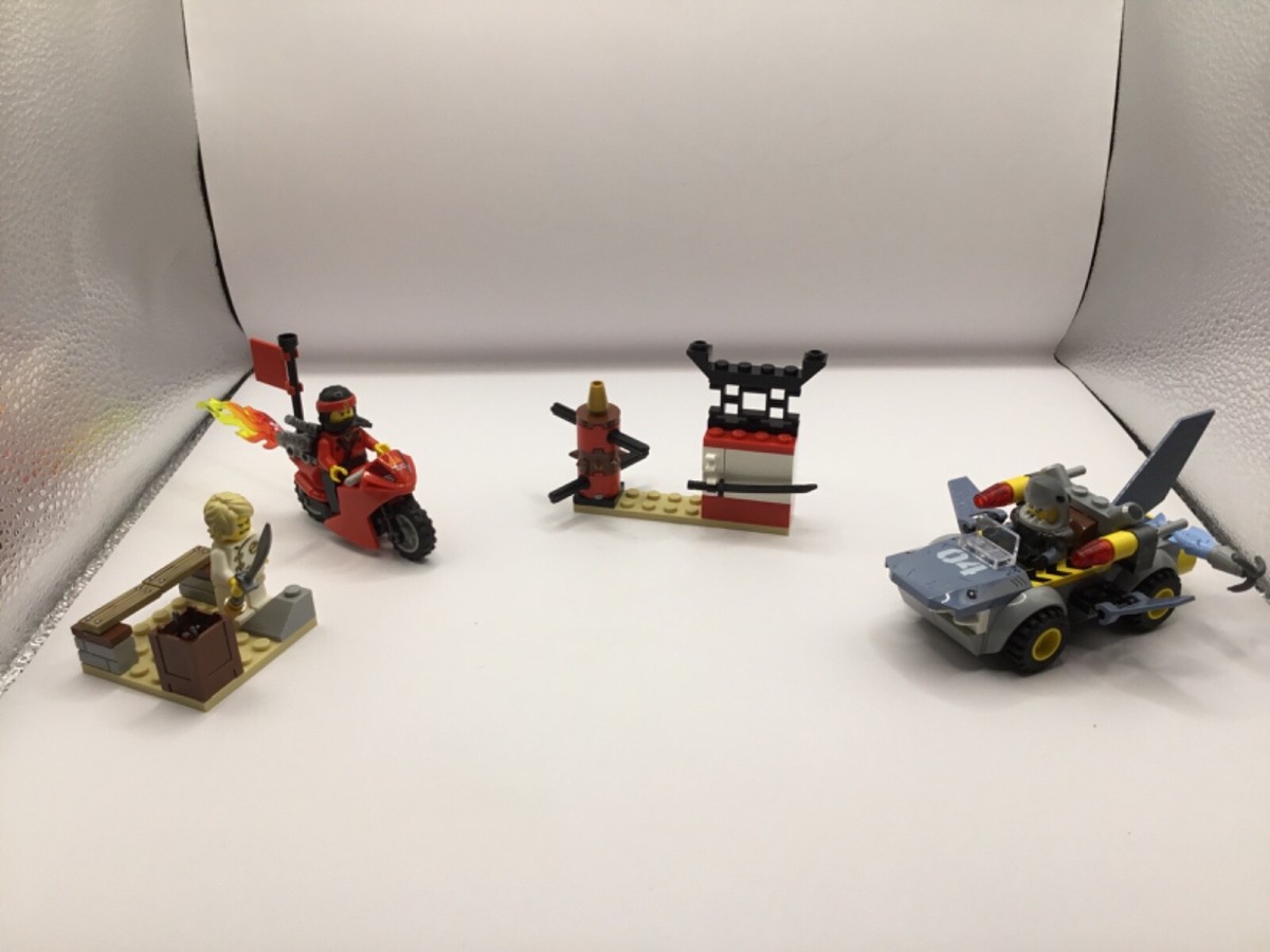 LEGO Juniors: The LEGO Ninjago Movie 10739 Shark Attack Minifigures  COMPLETE