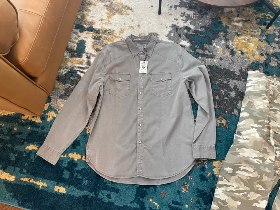 CONJUNTO de DOIS Camisas Elásticas Masculinas Lucky Brand Pérola Snap Camuflagem e Cinza Western - Imagem 2 de 4