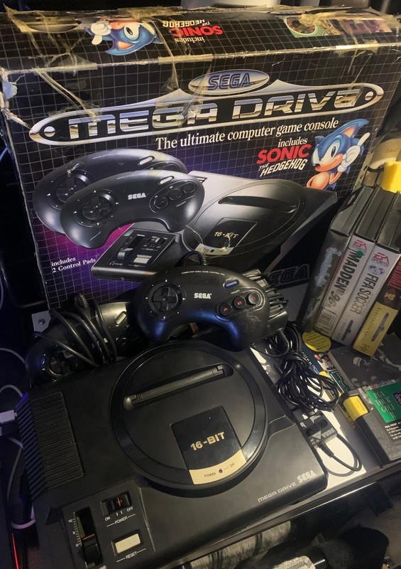 Sega Mega Drive Console with 5 Games+Power+TV Cable+2x Sega Pads (Fully Tested)