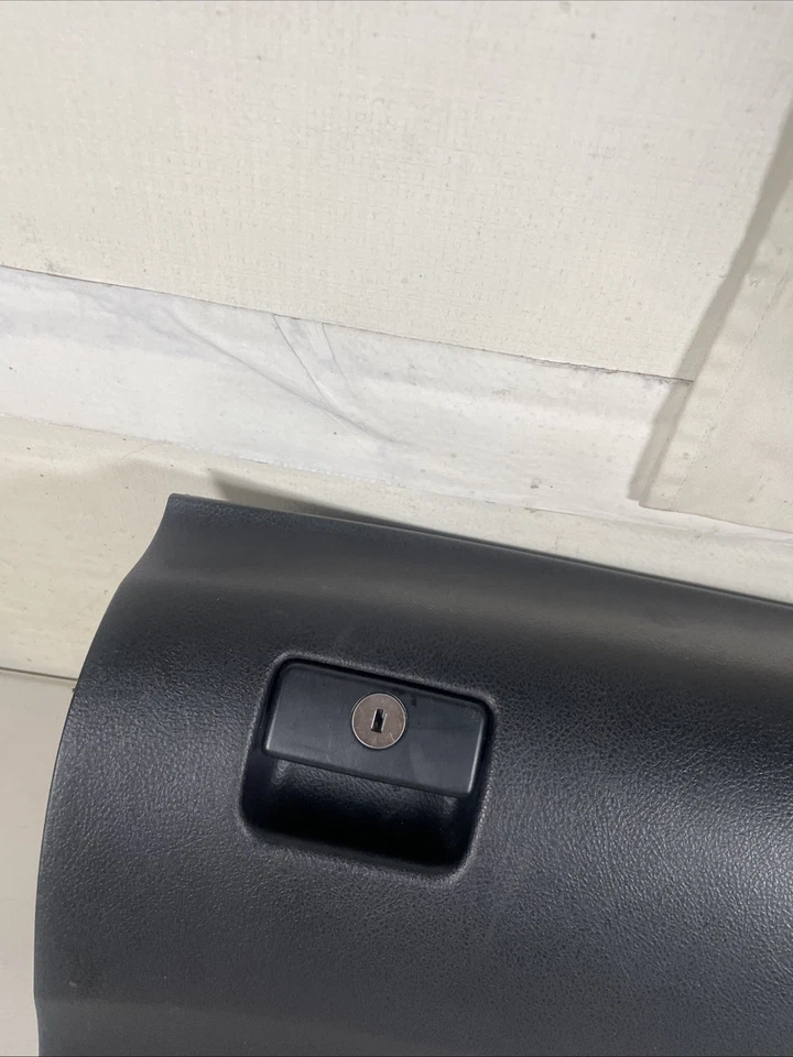 Toyota Highlander 2010-2013 compartimento de guantera negro Foto 2 de 4