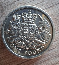 2015 The Royal Mint The Royal Coat of Arms UK Circulated One Pound £1 coin