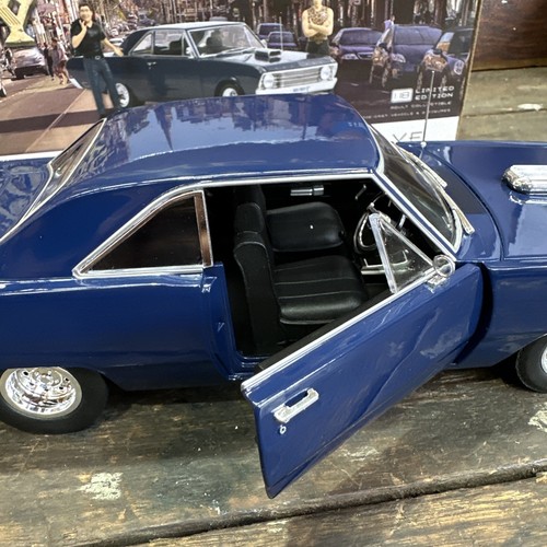 The Wog Boy 1969 Chrysler Valiant VF 1:18 Diecast DDA + 2 Figures - Picture 5 of 13