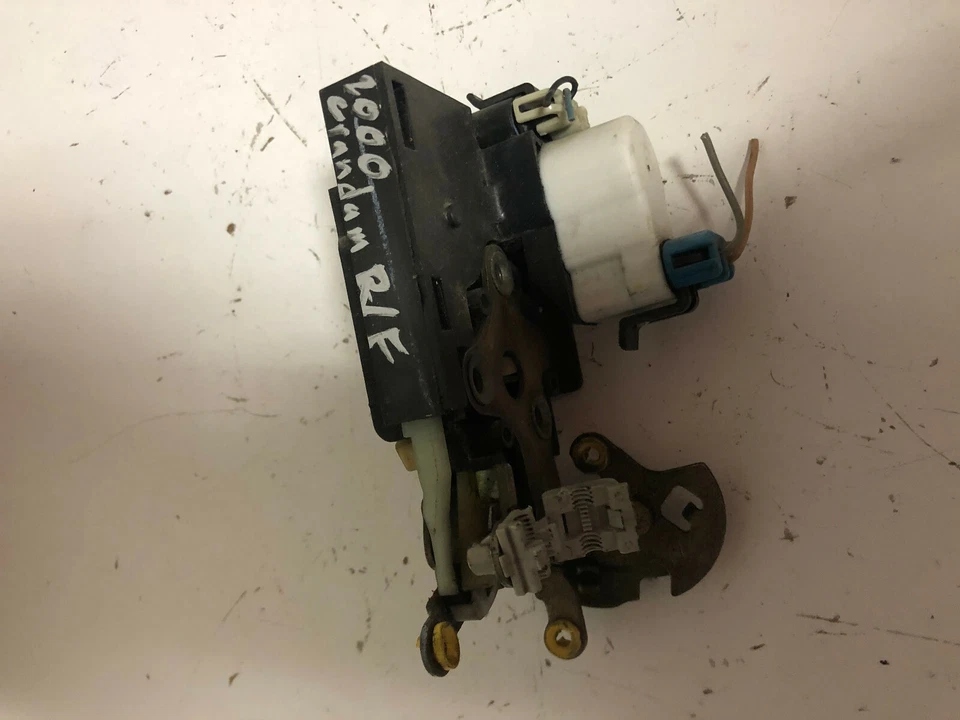 Pontiac Grand AM 2000 actuador de bloqueo de puerta delantera derecha Foto 2 de 3