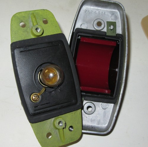 NEW NOS MILITARY Light, Marker, Clearance Blackout MS 35424-2, 6220-00-727-3288 - Picture 8 of 9
