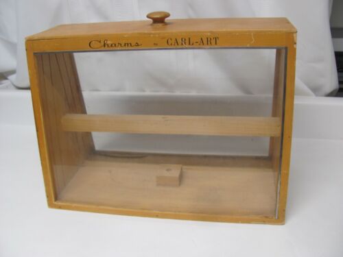 Vintage Carl Art Charms Display Case - Plexi i drewno - szerokość 16 cali x wysokość 12 cali - Zdjęcie 1 z 12
