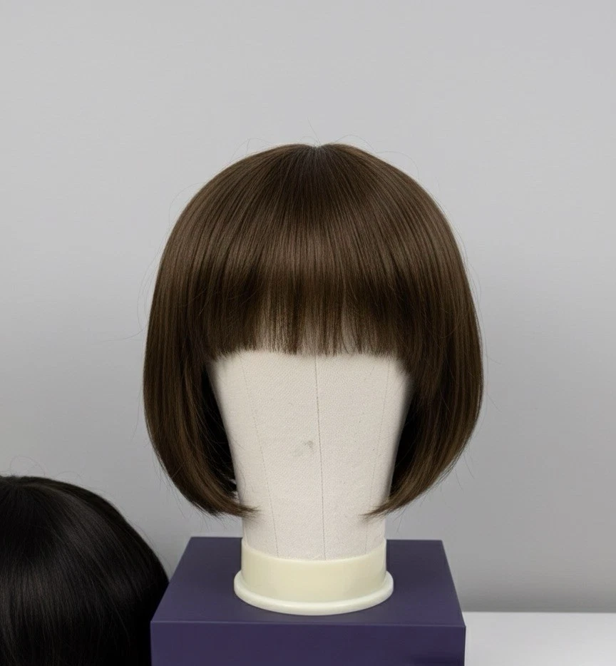 Lote de dos pelucas bob de cabello humano Luvme con flequillo negro y rojo Foto 2 de 4