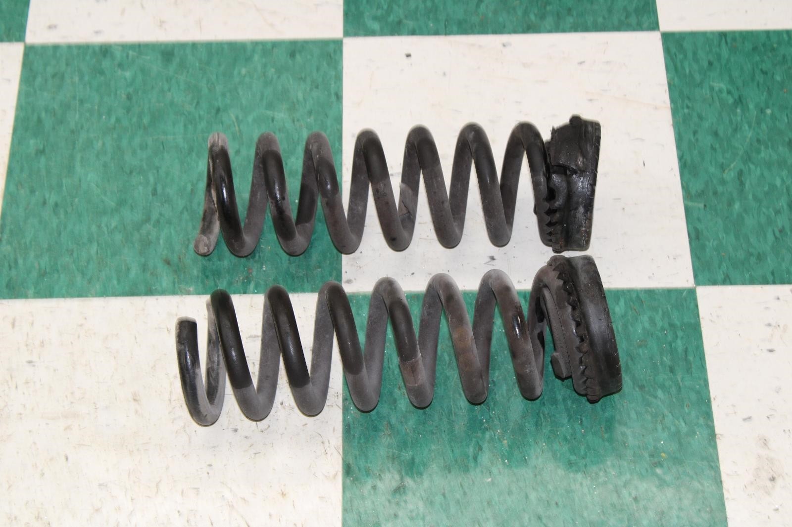 14-19 Ghibli RWD 3.0L Twin Turbi Rear LH RH Suspension Coil Spring Pair 2x OEM
