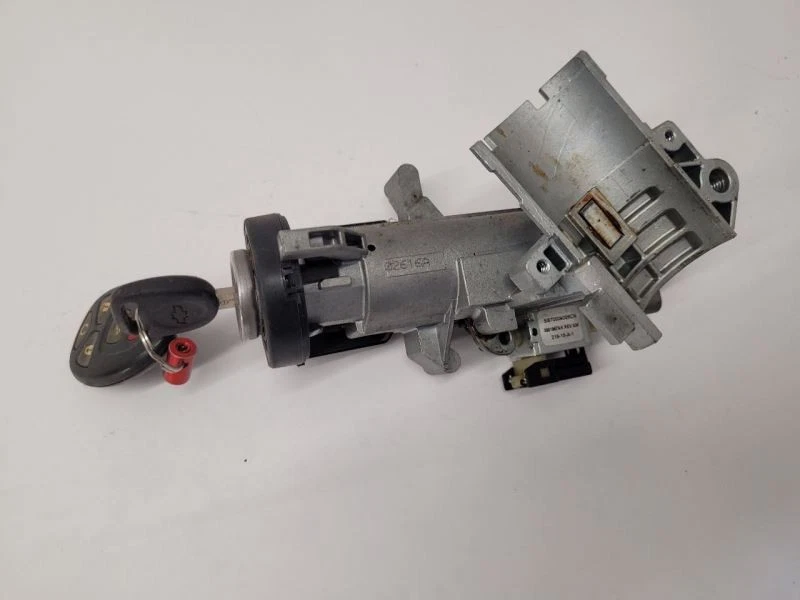 2007-2017 GMC ACADIA Ignition Switch W Key VIN J 11th Digit Limited 20965947 - Image 2 of 4