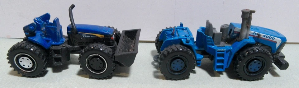 Matchbox Tractors JSE4000 - NH6070 - 703 - Canon Const. - 1300 Acre Maker - Image 2 of 4