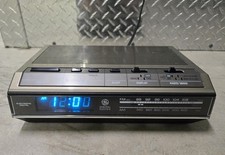 VINTAGE General Electric GE Alarm Clock Radio Model No. 7-4642F AM/FM Blue Light