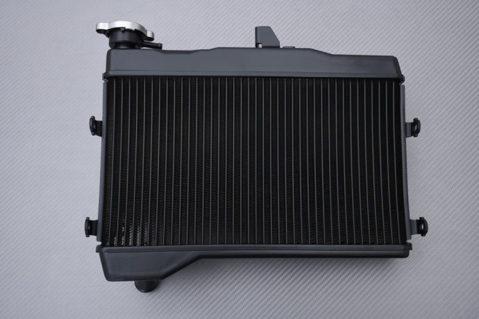 Radiateur eau noir YAMAHA YZF R7 pour réparer une fuite de refroidissement