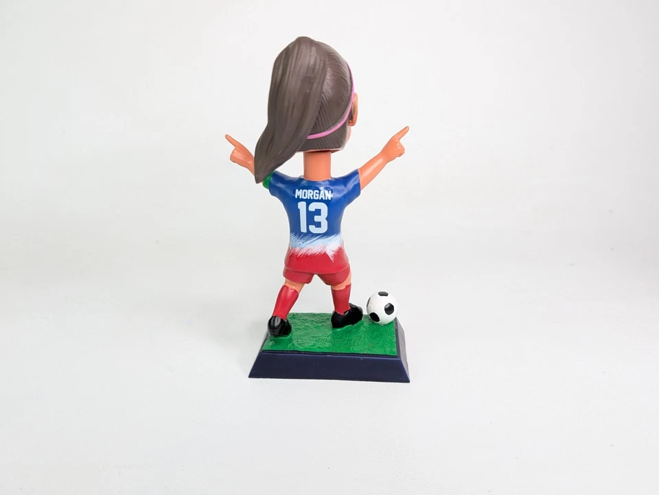 Alex Morgan 退休摇头公仔 10/23/25 限量版至 2000 年 - 全新! — 第 4/4 张图片