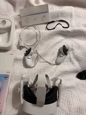 Meta Quest 3S All-in-One Headset 128GB, Batman: Arkham Shadow