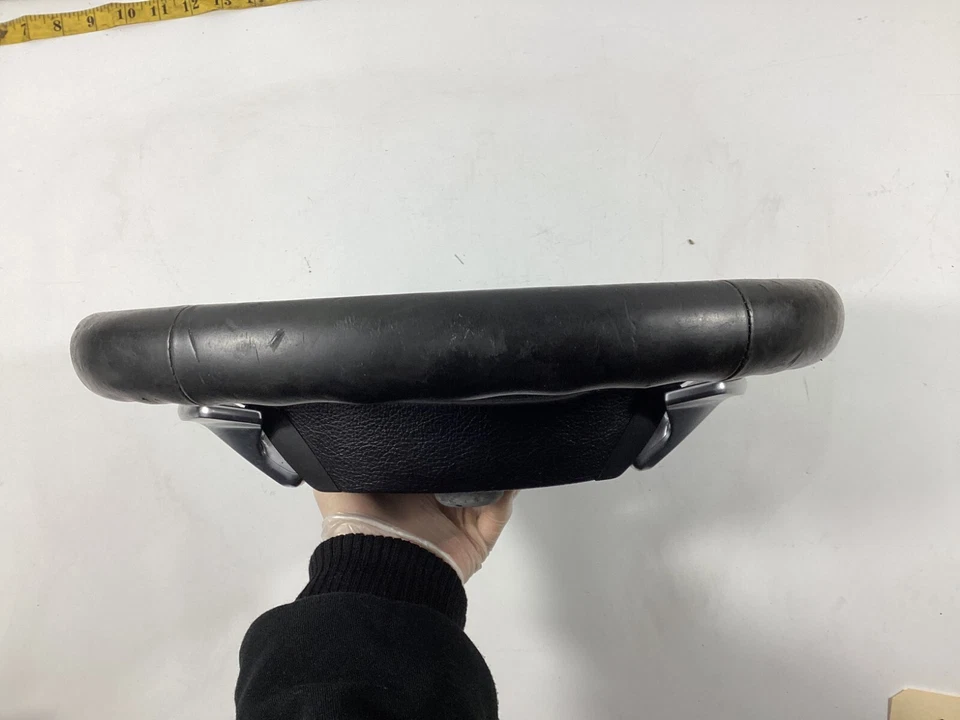 BMW 550I XDRIVE 2011-2016 volante cuero negro con interruptores OEM. Foto 3 de 4