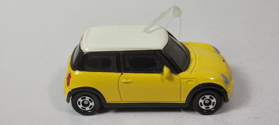 Coche Mini Cooper TOMY Blanco Amarillo ERTL Tomica Raro De Colección Foto 4 de 4