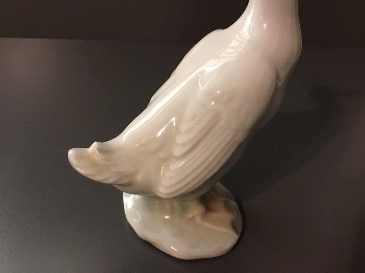 VINTAGE Lladro Nao Porcelain Figurine Goose / Duck, Handmade VINTAGE Lladro Nao Porcelain Figurine Goose / Duck, Handmade