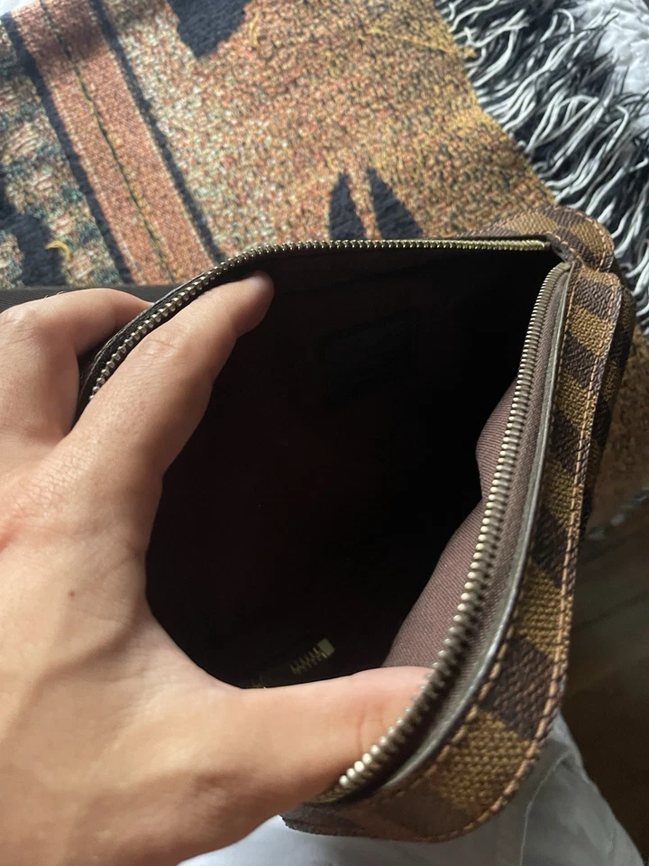 Bolsa tiracolo masculina pequena Louis Vuitton - Imagem 4 de 4