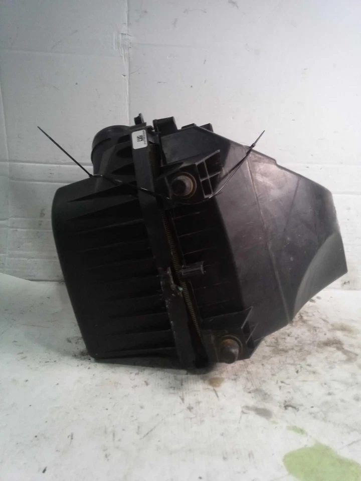 Conjunto de filtro de aire usado se adapta a: camioneta Chevrolet Silverado 1500 2021 sin ca alta Foto 2 de 4