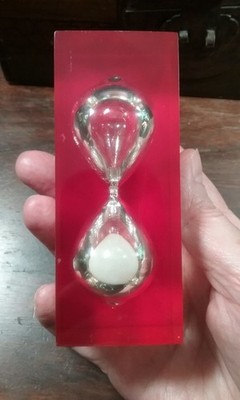 Vintage Lucite Hourglass Salt Timer Paperweight Red 3.75'' Tall
