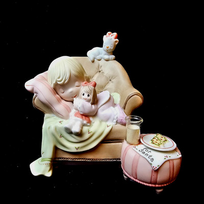 Precious Moments ''Joy Comes in the Morning'' Christmas Eve Waiting For Santa Girl
