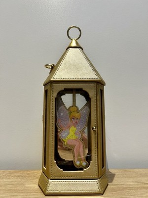 Loungefly Disney TinkerBell Tink Stitch Shoppe Lantern Umhängetasche & Pin