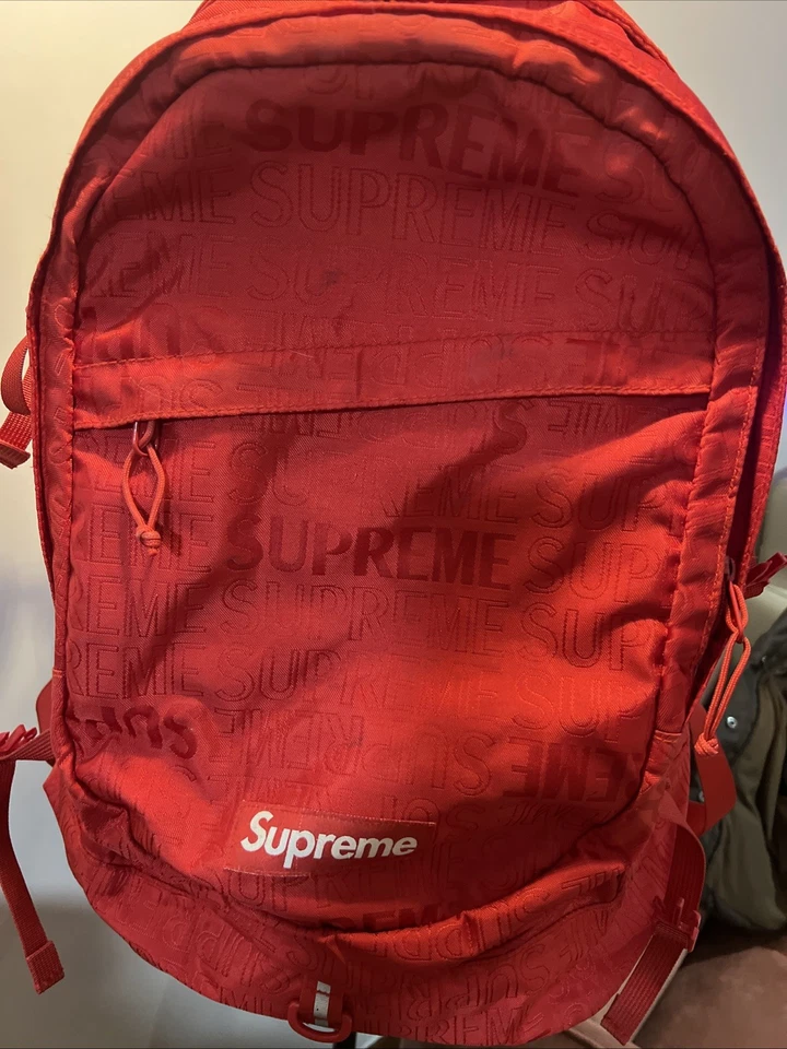 Mochila Supreme roja Foto 3 de 4