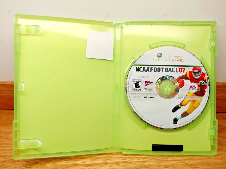 NCAA Football 07 (Microsoft Xbox 360, 2006) - EA Sports Classic College Football Foto 2 de 3
