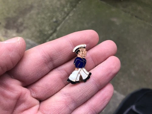 Vintage WW2 Royal Navy sweetheart enamel badge