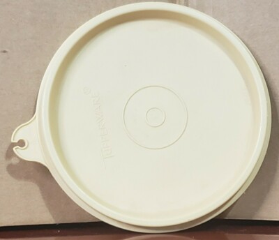 VTG TUPPERWARE 250-7 Round with 215-89 Lid. Pre-owned. Food